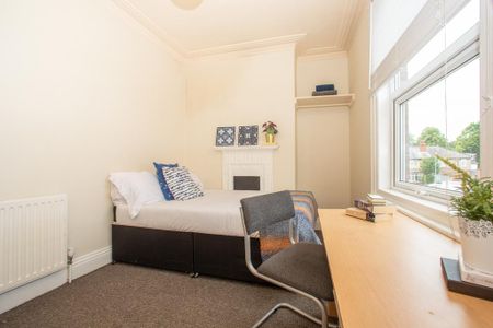 4 bedroom terraced house to rent - Photo 5