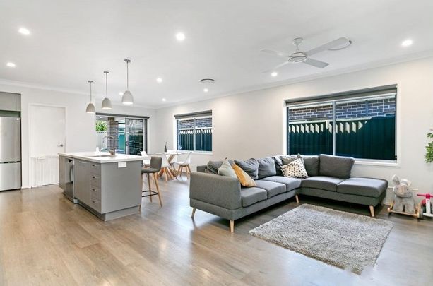 GREAT SIZED FAMILY HOME IN JORDAN SPRINGS! - Photo 1