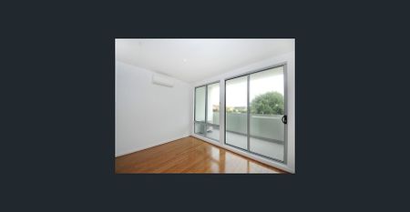 SPACIOUS, MODERN & BEACHSIDE - Photo 2