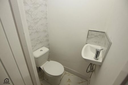 2 bedroom semi-detached house to rent - Photo 5