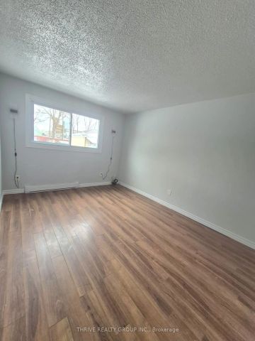 184 Simcoe Street #2 - Photo 4