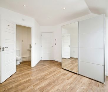 Bright and airy 2 bedroom flat to let in Wokingham - Photo 4