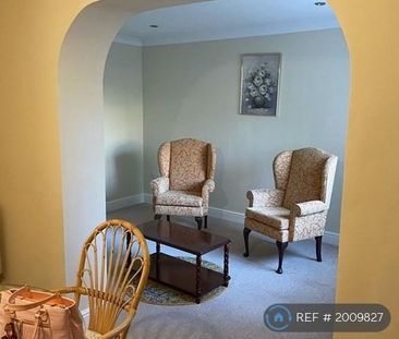 3 bedroom semi-detached house to rent - Photo 2