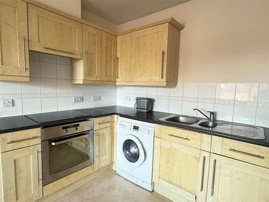 Aldershot, GU11 - Photo 1