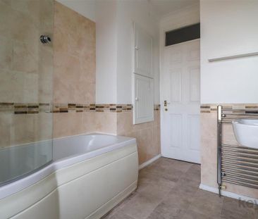 2 bedroom terraced house to rent - Photo 4