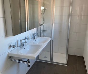 helle, moderne Wohnung mit grossem Balkon - Photo 6