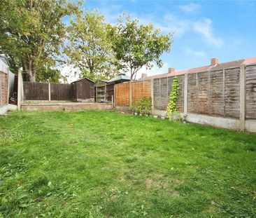Cropparth Road, Dagenham, RM10 - Photo 5