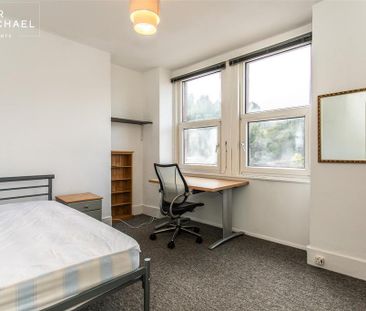 4 bedroom terraced house to rent - Photo 3