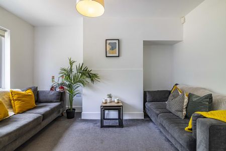 4 bedroom semi-detached house to rent - Photo 2