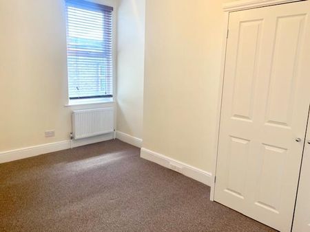 3 bedroom apartment to rent - Photo 2