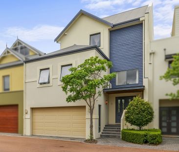 Luxury waterfront living with stunning marina views - Photo 3