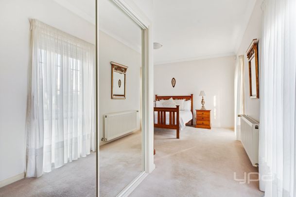 10 McGuire Court, GREENVALE - Photo 1