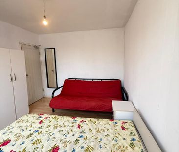1 bedroom in a flat share to rent - Photo 1