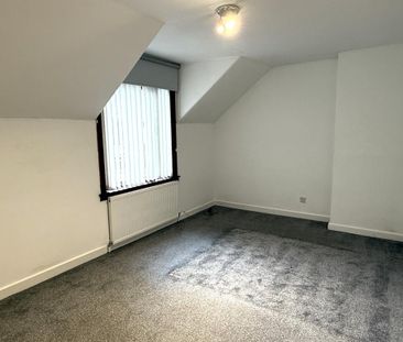 3 bedroom end of terrace house to rent - Photo 2