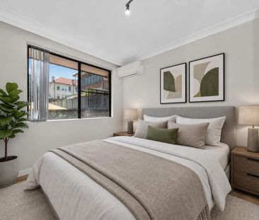 PRIVATE FAMILY TOWNHOUSE WITH DIRECT STREET ACCESS - Photo 3