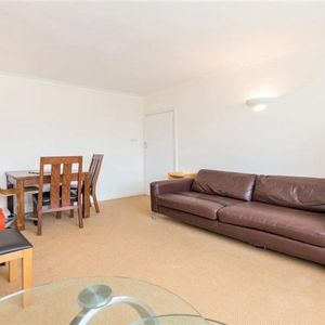 Modern Apartment - Photo 2