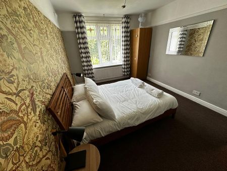 4 bedroom townhouse to rent - Photo 2