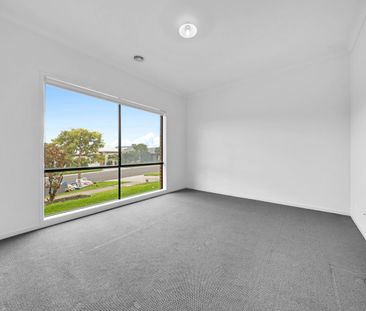 FAMILY HOME IN PRIME LOCATION! - Photo 5