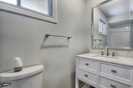 For Lease - 269 Manchester Drive, Newmarket, Ontario - Photo 2