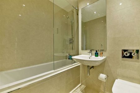 A modern two bedroom executive apartment with parking for two cars located in a gated development within easy reach of Windsor Town Centre. - Photo 4