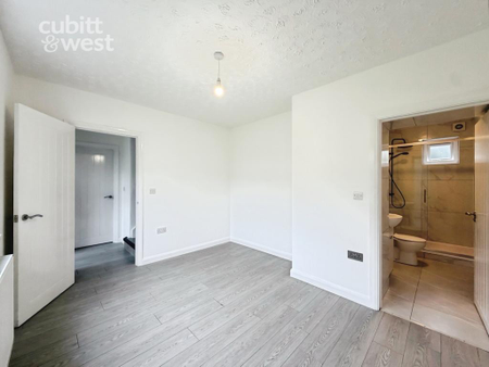 4 bedroom semi-detached house to rent - Photo 2