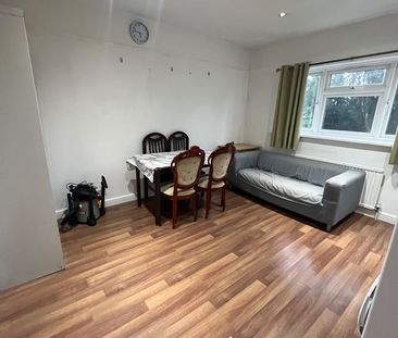 2 Bed Flat, Gantshill Crescent, IG2 - Photo 5