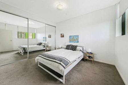 Modern 1 Bedroom Apartment In Redfern - Photo 4