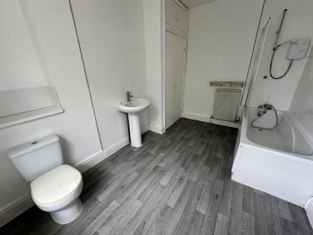 1 bedroom in a house share to rent - Photo 4