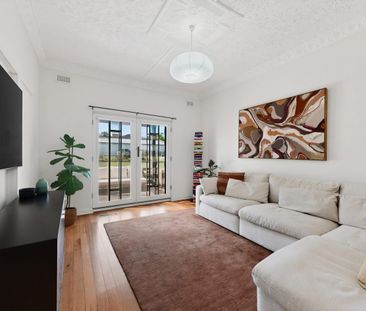 Flexible living with two-bedroom option in prime Elsternwick pocket - Photo 1
