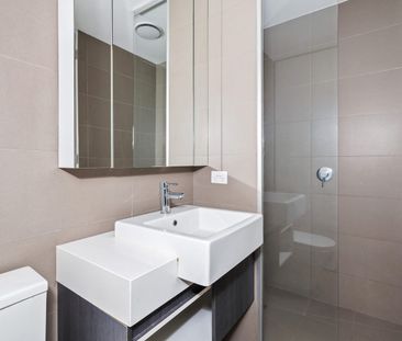 Stunning Central Box Hill Apartment! - Photo 2