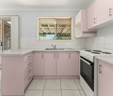 Modern living with Manicured Gardens. - Photo 1