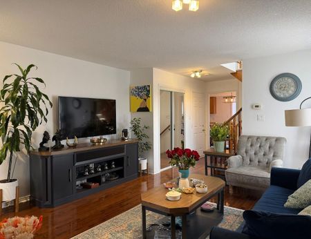 For Lease - 141 Gail Parks Crescent, Newmarket, Ontario - Photo 2