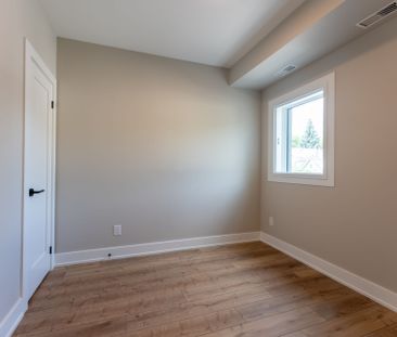 For Lease - 352 Jones Avenue Unit# 3, Toronto, Ontario - Photo 3