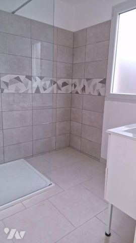 Maison en briques rénovée jumelée d'un côté de plain pied comprenant: cuisine aménagée et équip... - Photo 5