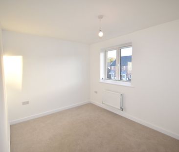 2 bedroom semi-detached house to rent - Photo 3