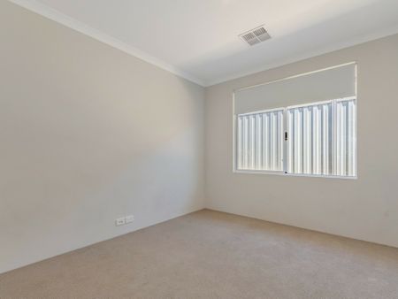 Modern easy care home- must view! - Photo 5