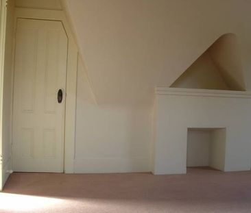 Bachelor- large, bright top floor apartment. Util incl Nov 1st - Photo 2