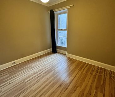 3 bedroom flat to rent - Photo 2