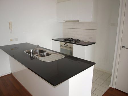 126/99 Whiteman Street - Photo 3