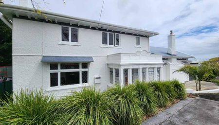 1930s Character Home - Sought-After Neighbourhood - Photo 3