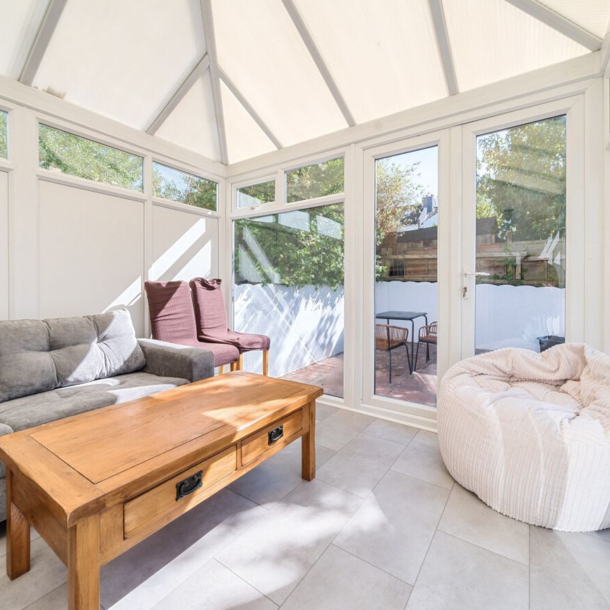 6 bedroom terraced house to rent - Photo 1