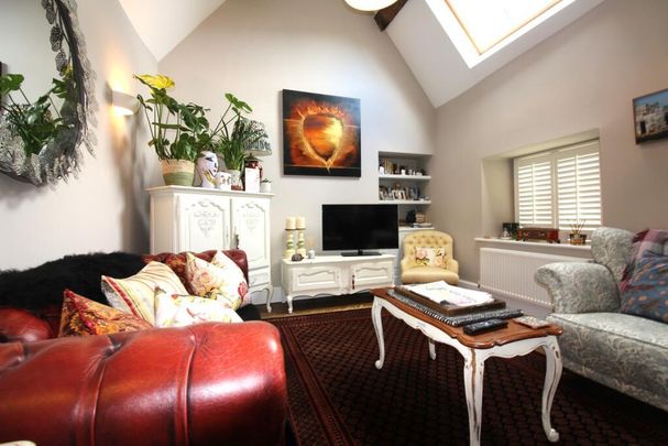 3 bedroom barn conversion to rent - Photo 1