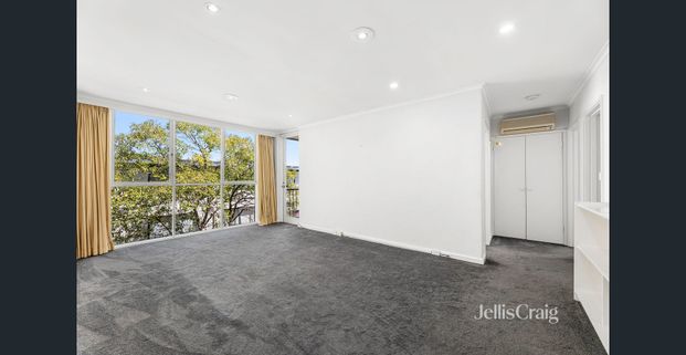 Light-Filled Two Bedroom Living in Desirable Toorak Location - Photo 1