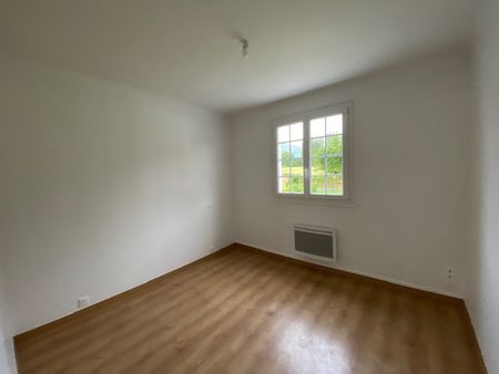 Location Appartement 4 pièces 90m² UHART CIZE 64220 - Photo 4