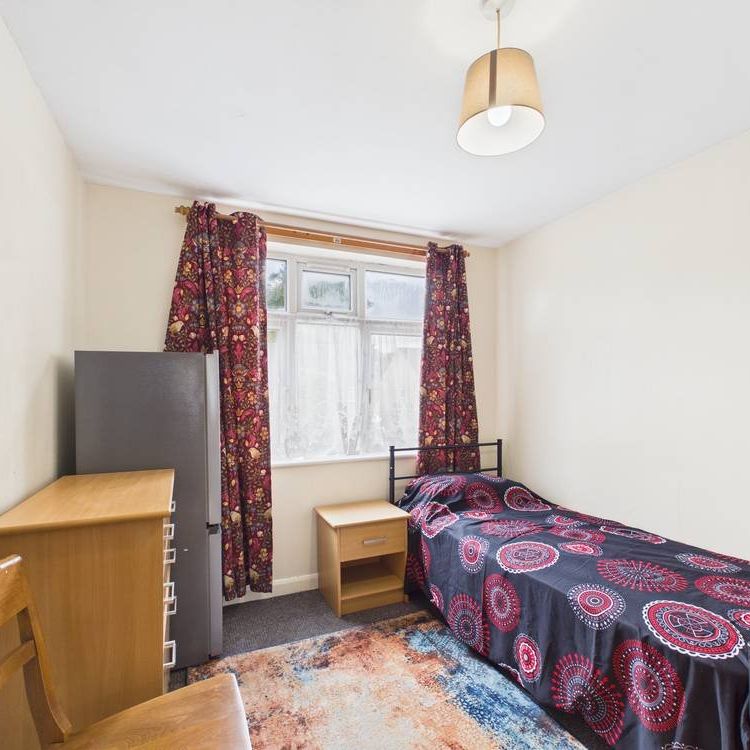 1 bedroom sharedAccommodation in Albert Street, Slough - Photo 1