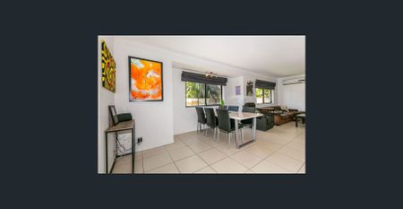 Three Bedroom Family Home - Photo 2