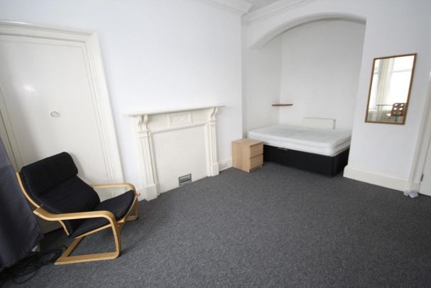 3 bedroom flat to rent - Photo 1