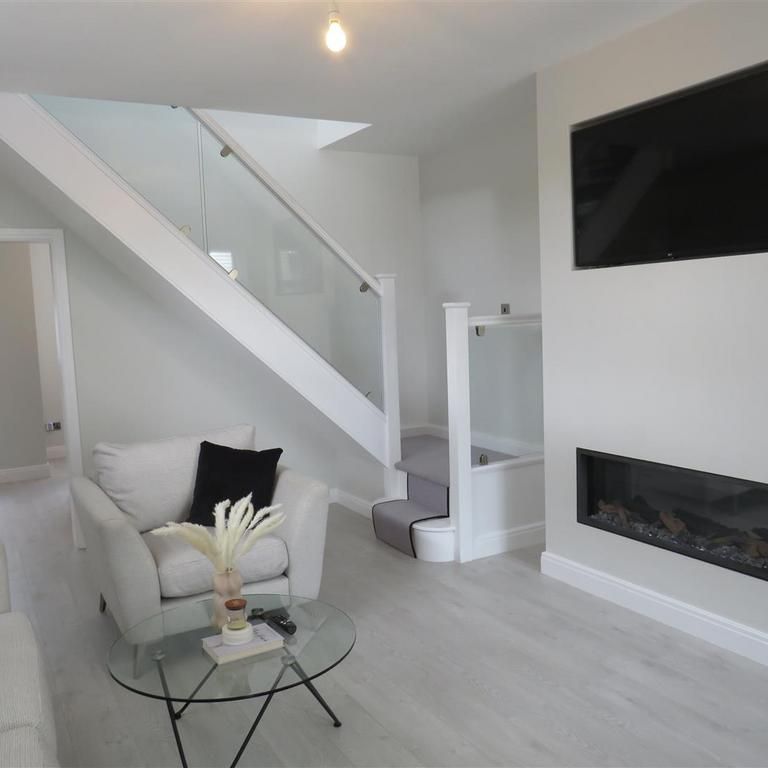 2 bedroom terraced house to rent - Photo 1