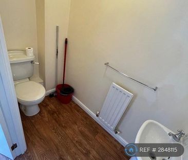 3 bedroom terraced house to rent - Photo 4