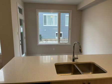 For Lease - 379 Les Emmerson Drive, Barrhaven, Ontario - Photo 2